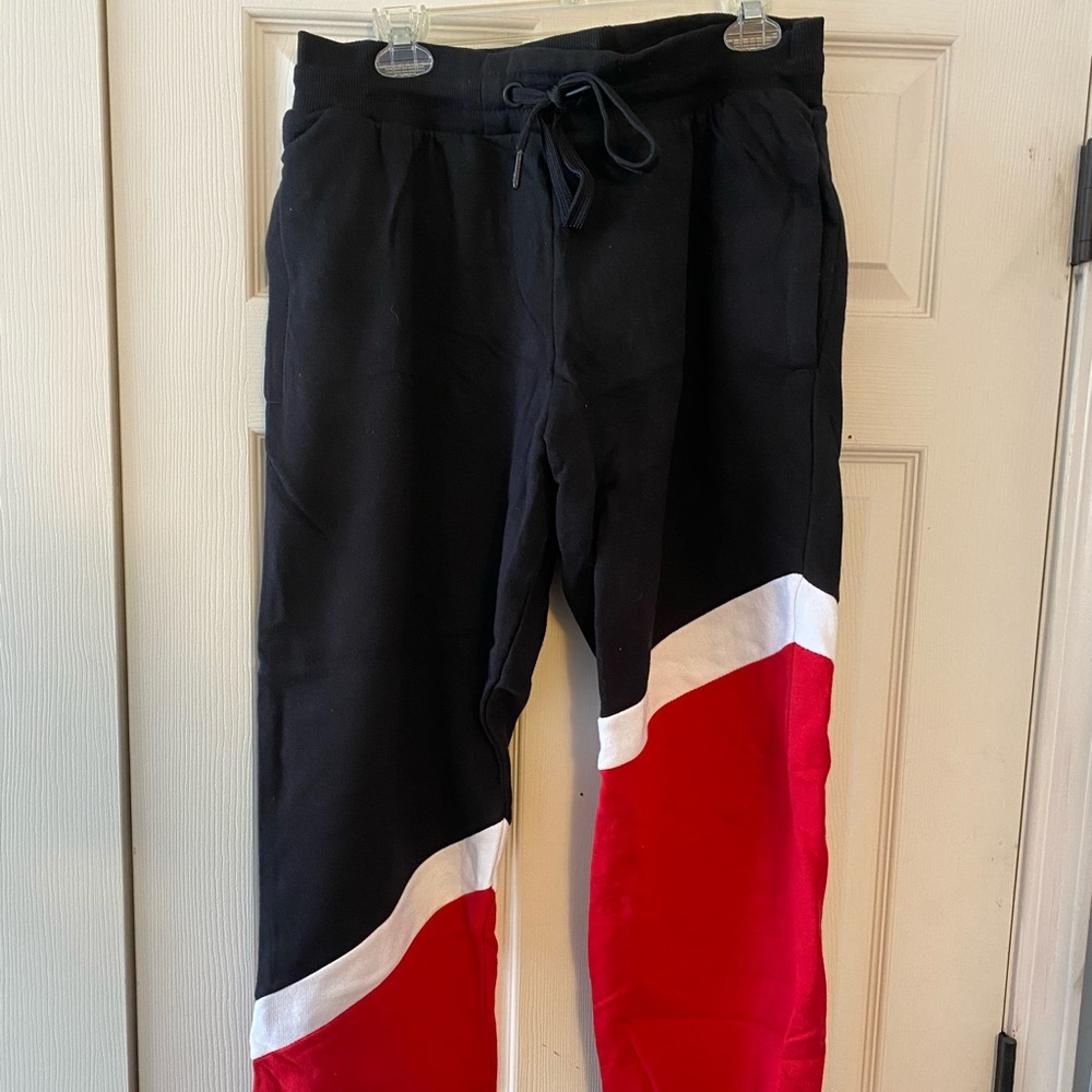 Men’s color block sweatpants.